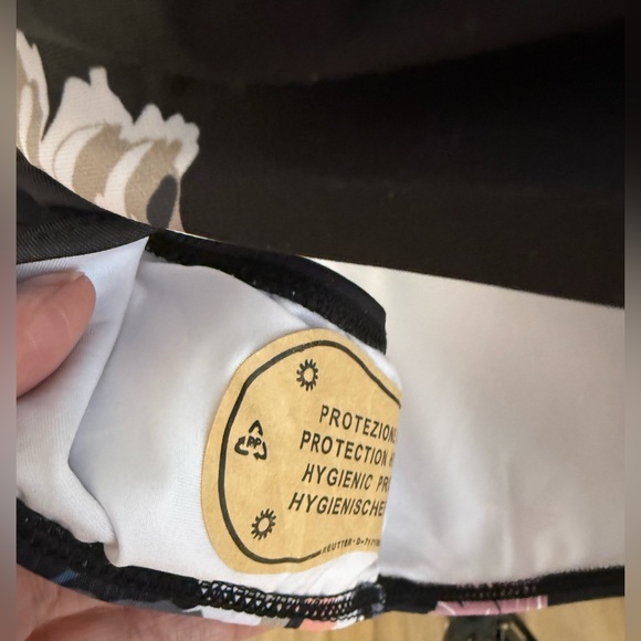 🥳🥳2 FOR 1 Charmo Ruffle UPF Maternity Suit Cutout Ruched & Black Flowered, L - Picture 12 of 16